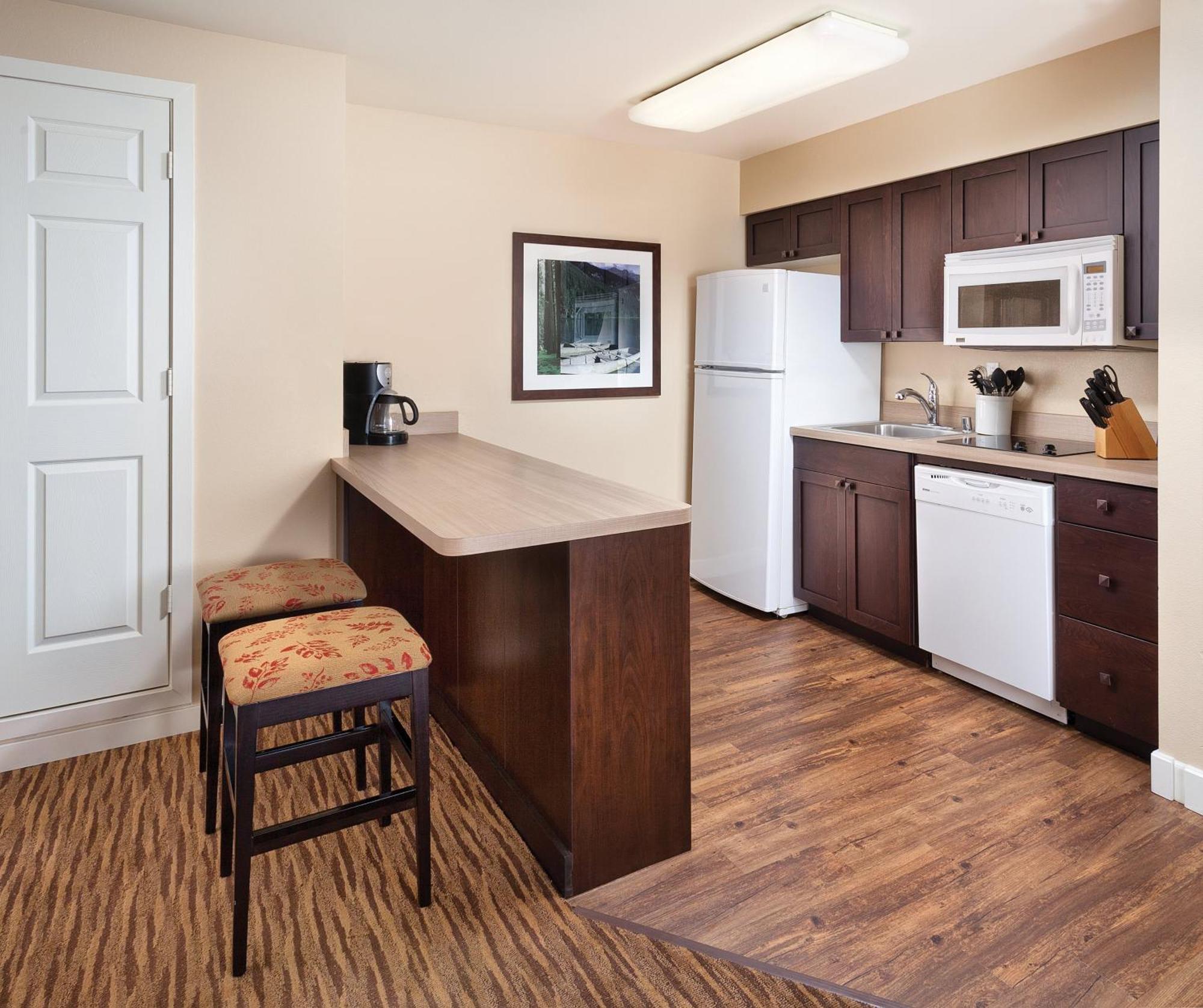 One-Bedroom Apartment,682859040:JPEG